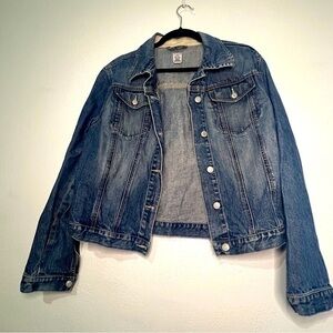 Gap classic jeans jacket, 100% cotton. Sz L. Preowned. EUC.